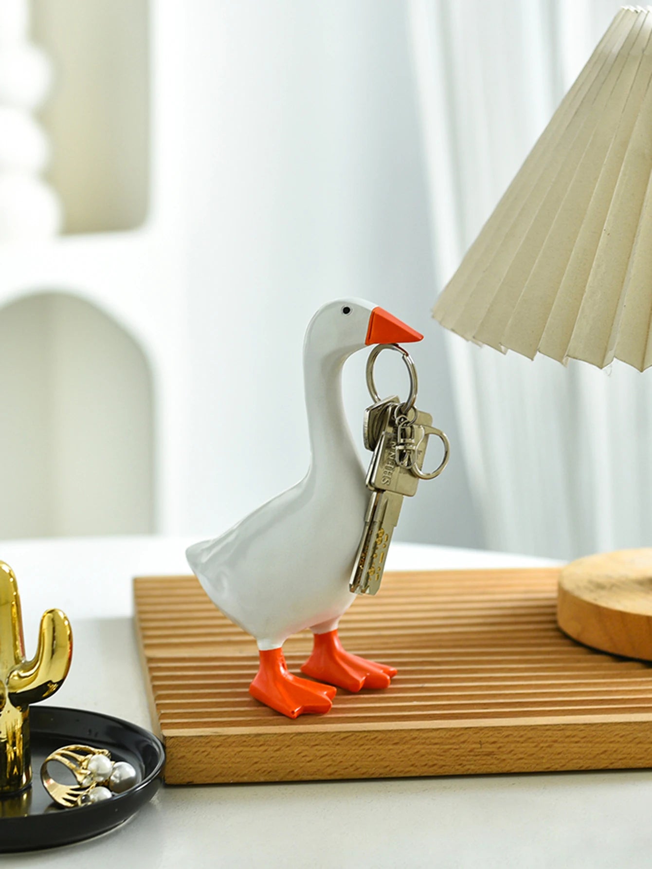 1pc, Magnetic Goose Key is a chain home decoration sculpture, office desk decoration resin goose duck sculpture, tool rack home