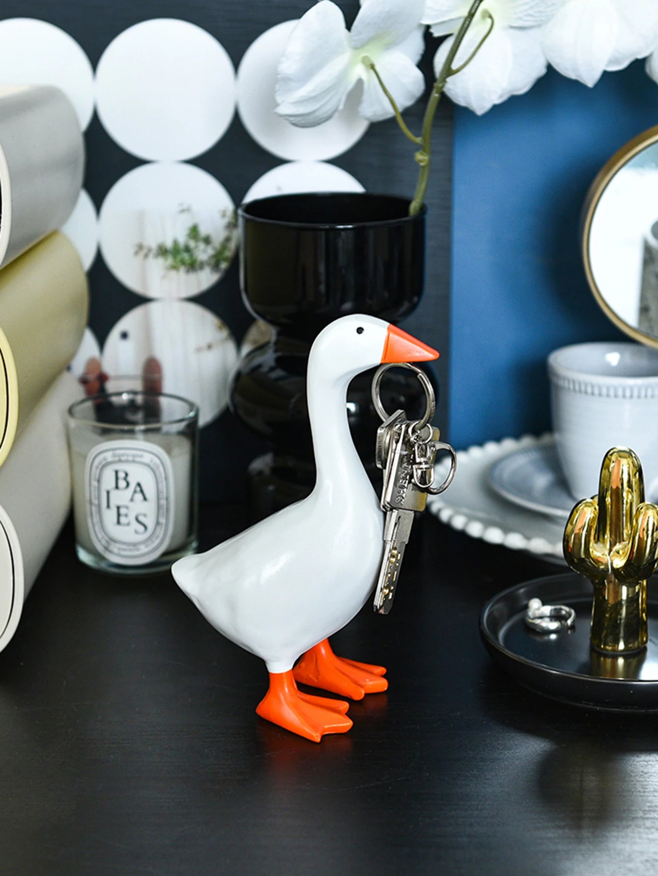 1pc, Magnetic Goose Key is a chain home decoration sculpture, office desk decoration resin goose duck sculpture, tool rack home