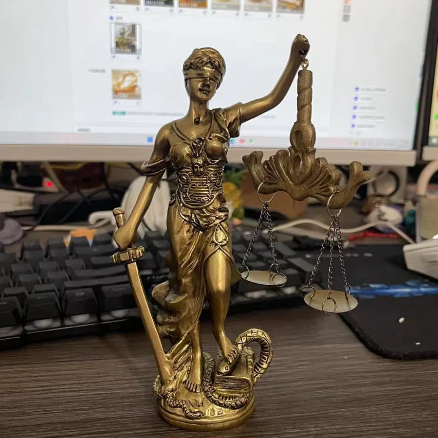 1 piece of resin imitation copper goddess of justice ornaments, retro home decoration desk ornaments European style creative liv